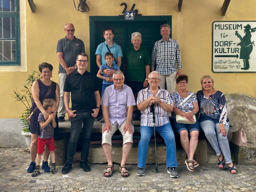 Museum für Dorfkultur, offizielles Gruppenfoto