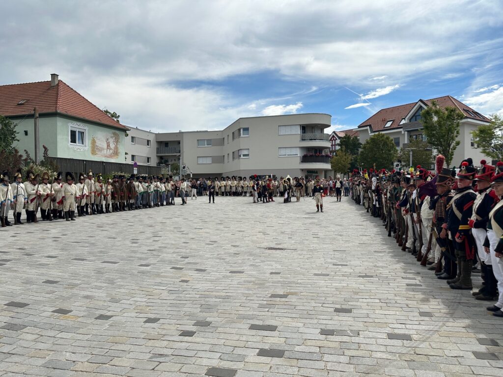 Wagramer Historientage - Festumzug und Empfang der historischen Gruppen am Marktplatz