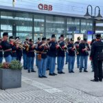 Eröffnung der Langen Nacht der Museen am Bahnhof mit dem Blasorchester der Musikschule Deutsch-Wagram